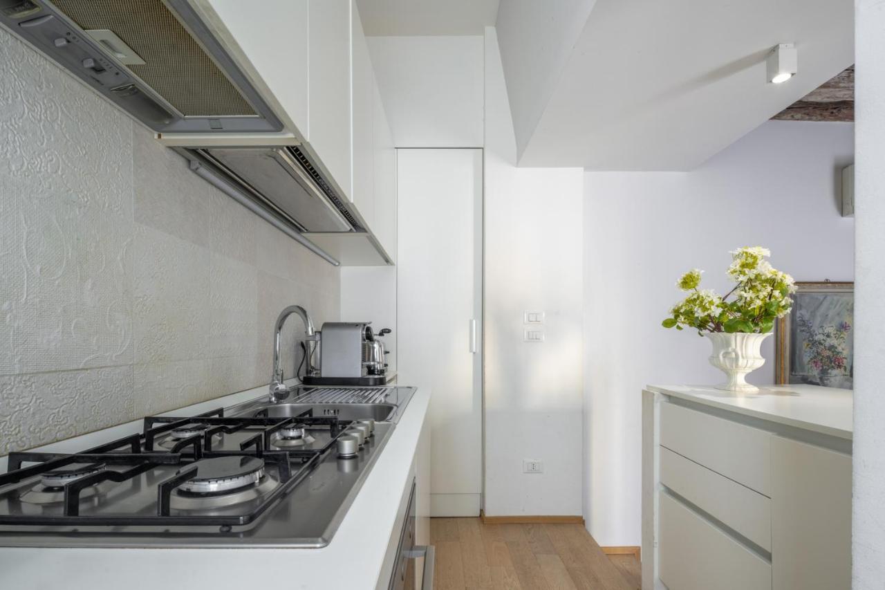 Miracoli Apartment With View On The Canal R&R Венеція Екстер'єр фото