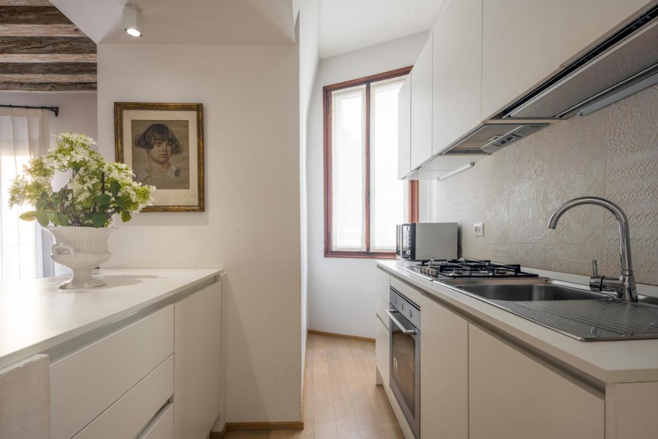 Miracoli Apartment With View On The Canal R&R Венеція Екстер'єр фото